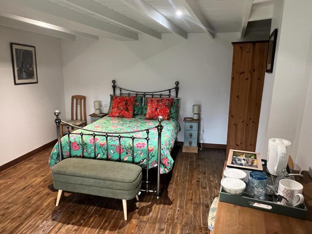 Bed and Breakfast The Little Robin Chevanceaux Екстер'єр фото